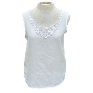 Essentials Worthington sleeveless blouse white, size 4
